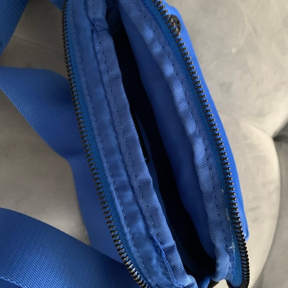 Lululemon Everywhere Belt Bag Wild Blue Bell Royal OG - Picture 10 of 12